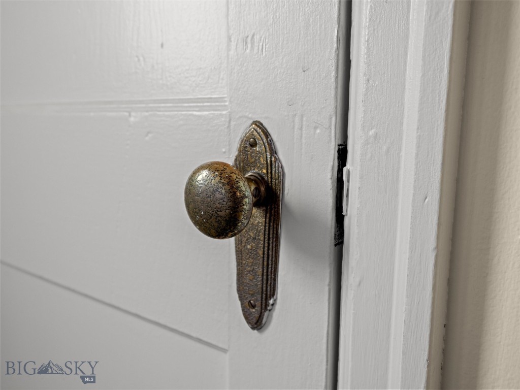 302 E Callender Street Property Photo 43