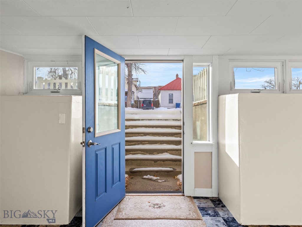 302 E Callender Street Property Photo 44