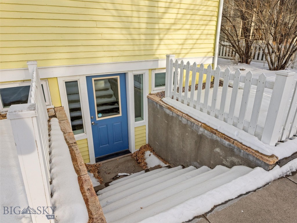 302 E Callender Street Property Photo 45