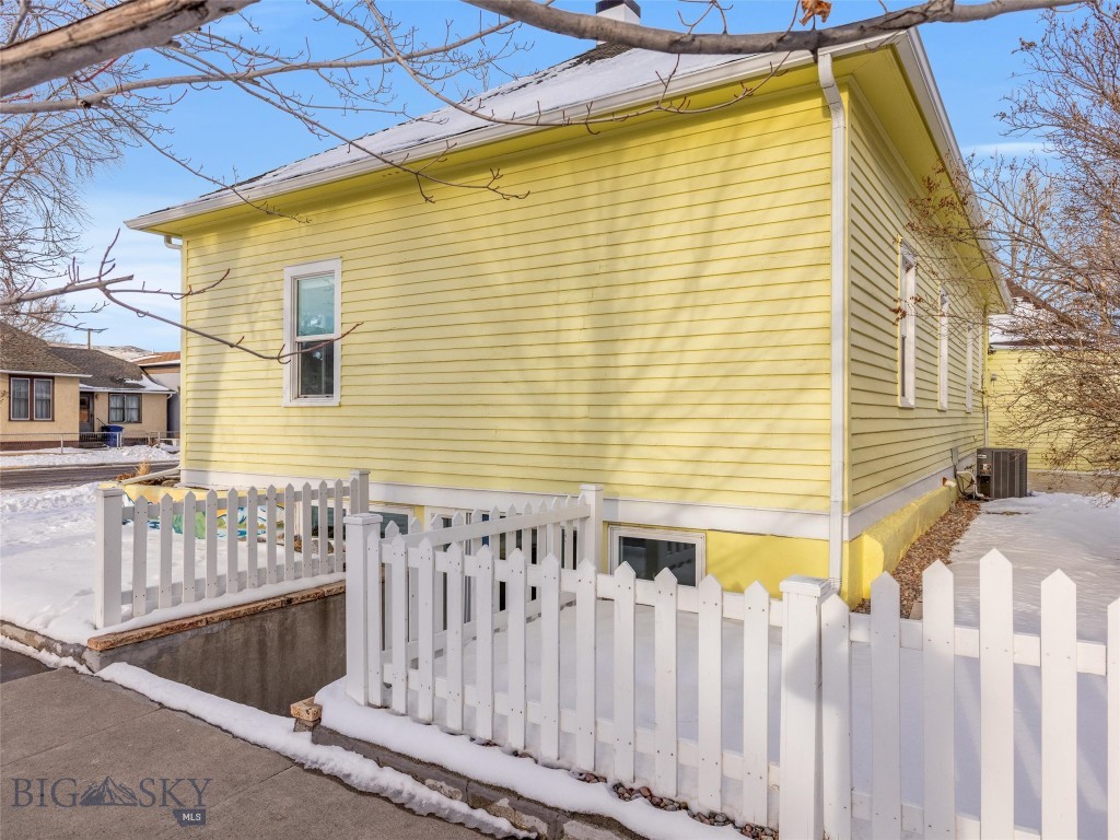 302 E Callender Street Property Photo 46