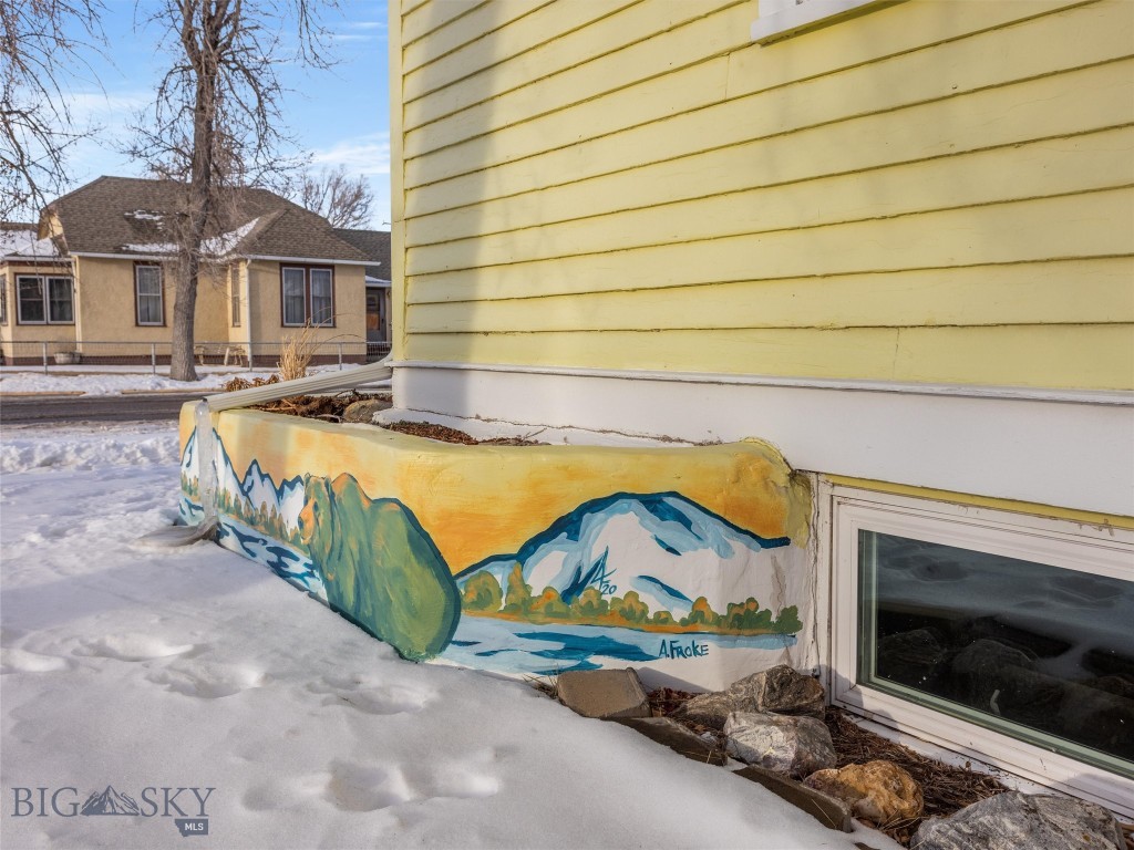 302 E Callender Street Property Photo 49