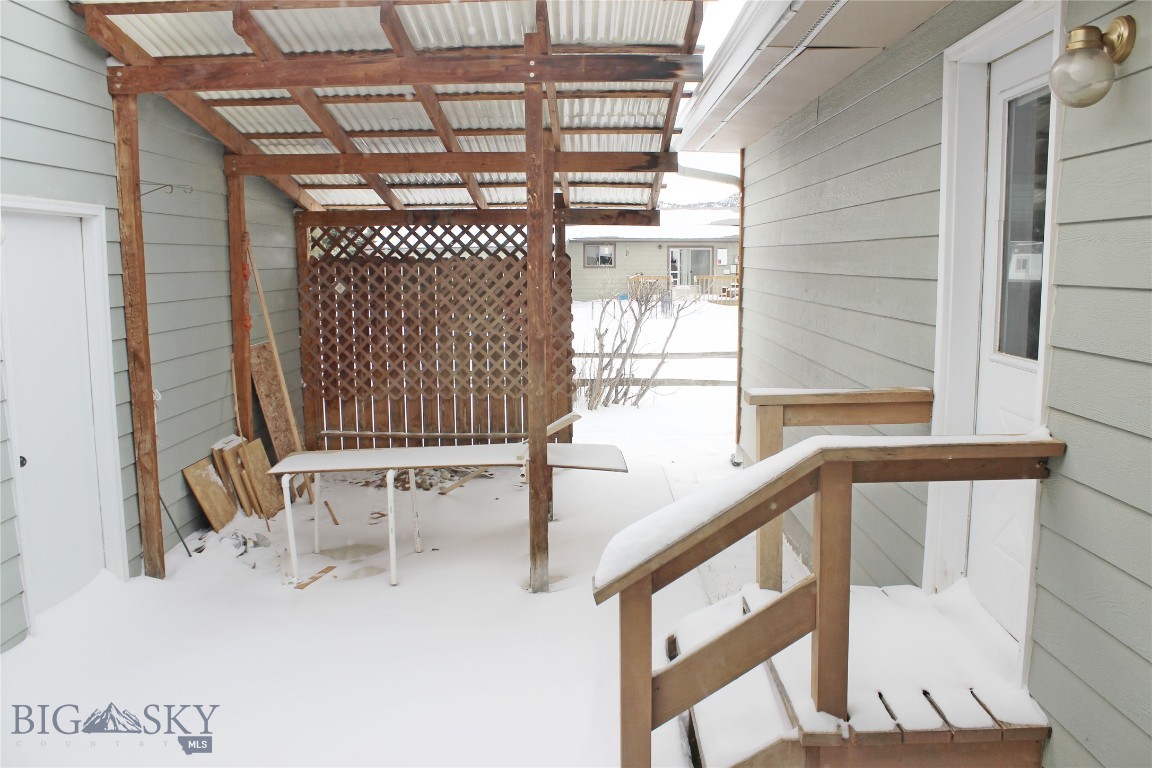 218 W Armitage Street Property Photo 33