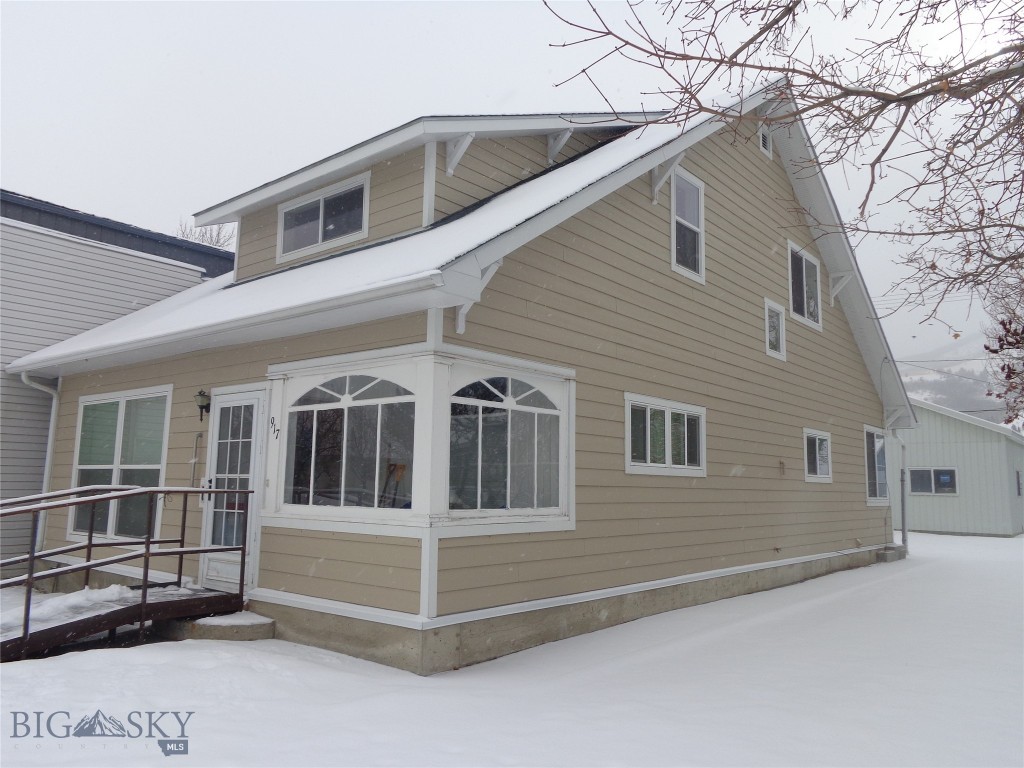 917 E 3rd Street Property Photo 2