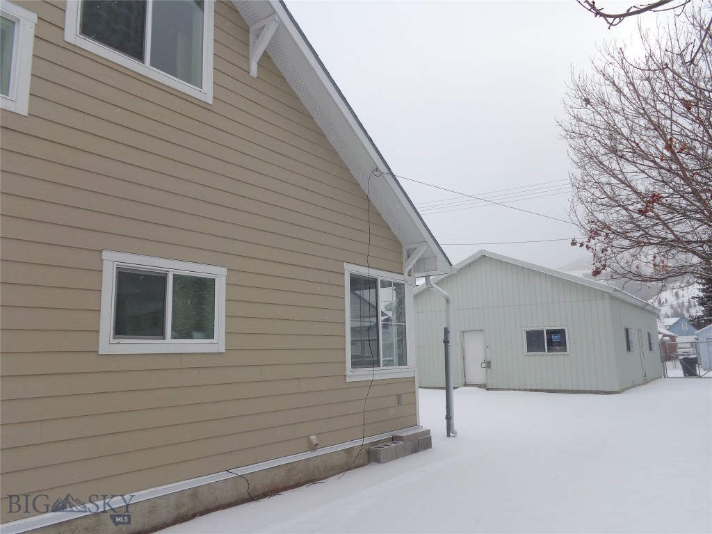 917 E 3rd Street Property Photo 3