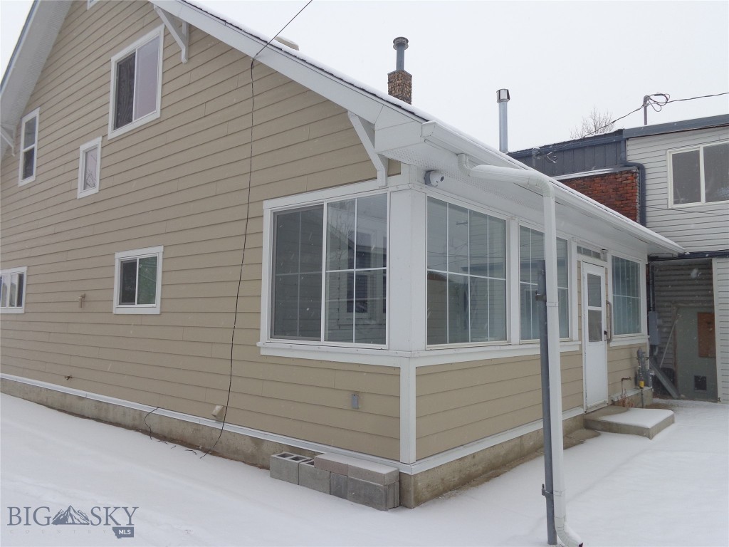 917 E 3rd Street Property Photo 4