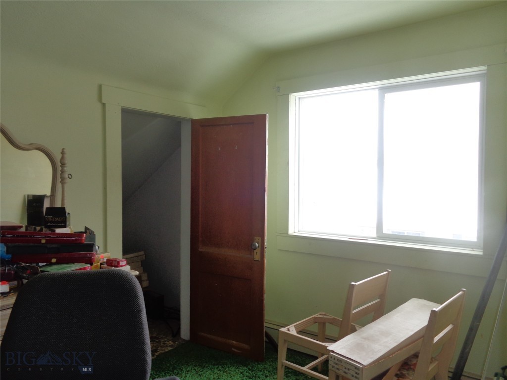 917 E 3rd Street Property Photo 17