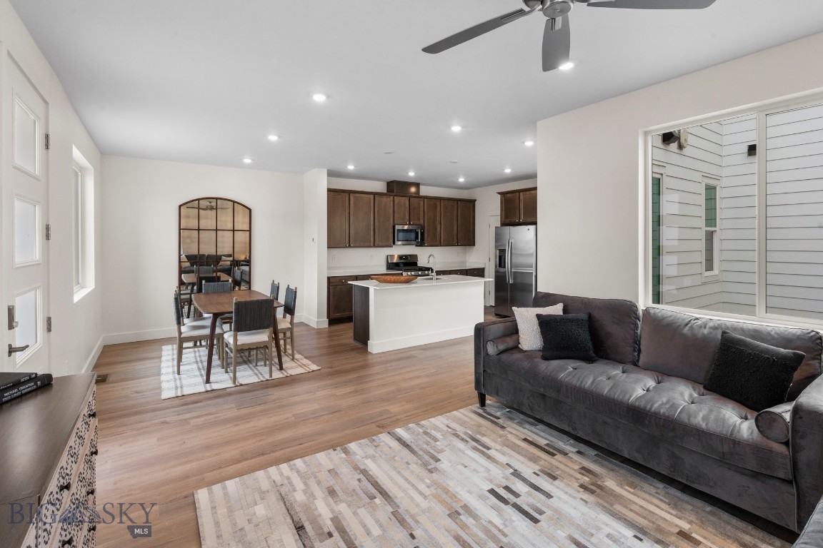 4827 Harvest Parkway Property Photo 2