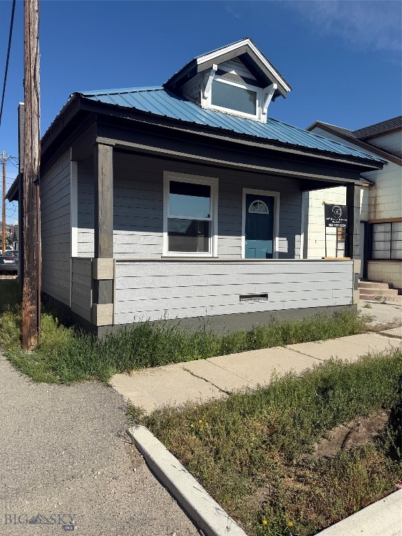 208 Locust Street Property Photo 1