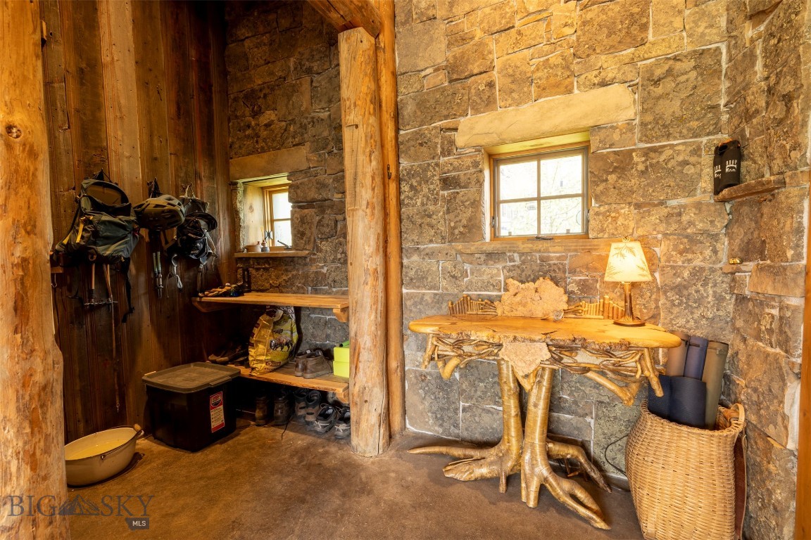 1007 Scott Street W Property Photo 18