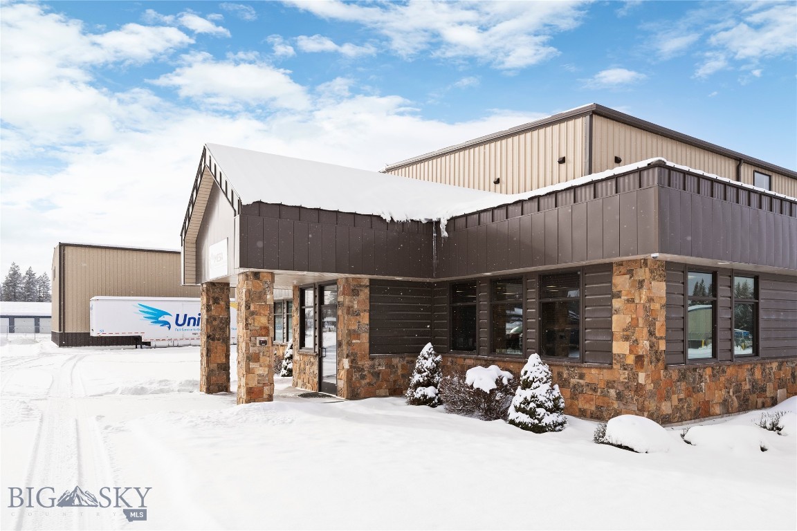 5020 93 Highway S Property Photo 3