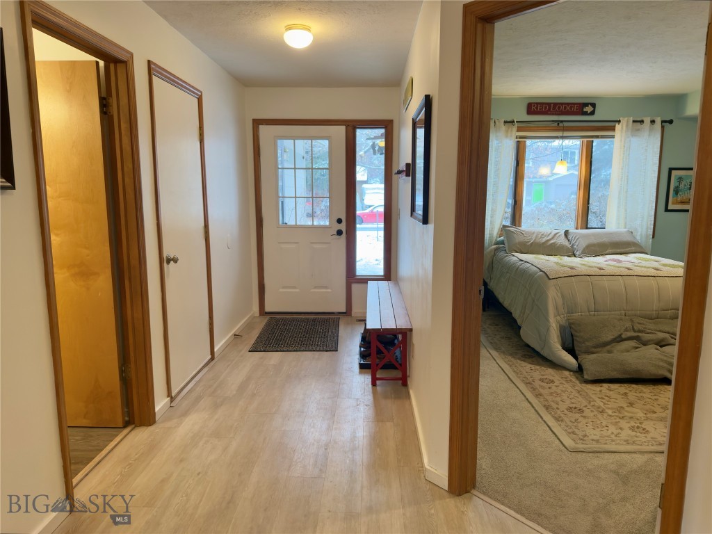 607 S 15th Avenue Property Photo 3