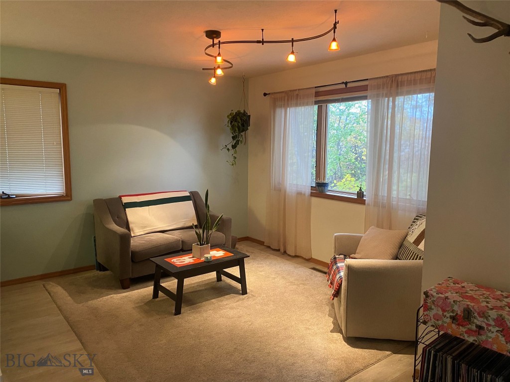 607 S 15th Avenue Property Photo 9