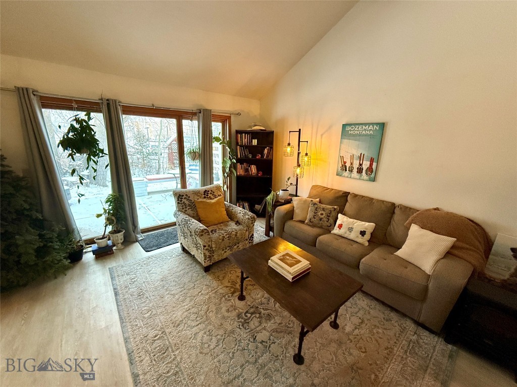 607 S 15th Avenue Property Photo 12