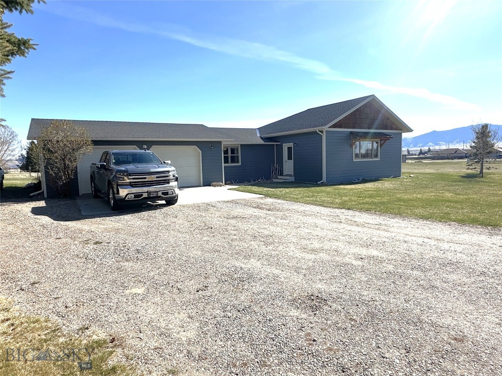 10 Fan Mountain Court Property Photo 2