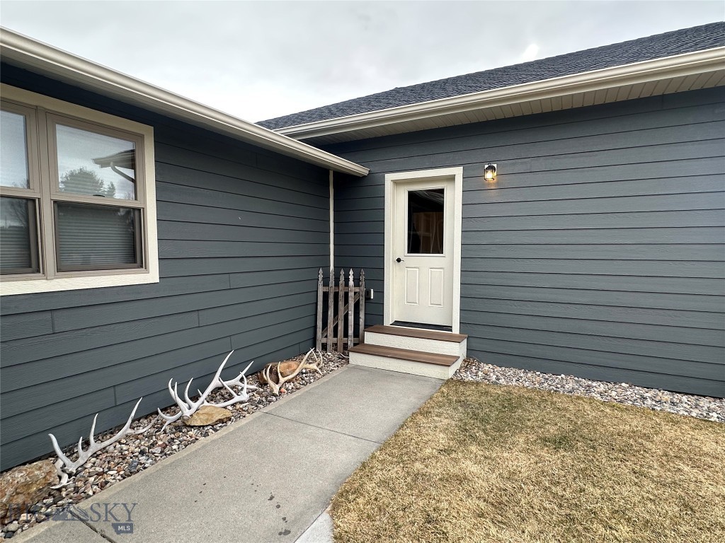 10 Fan Mountain Court Property Photo 4