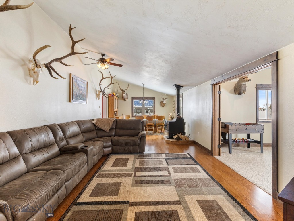 10 Fan Mountain Court Property Photo 5