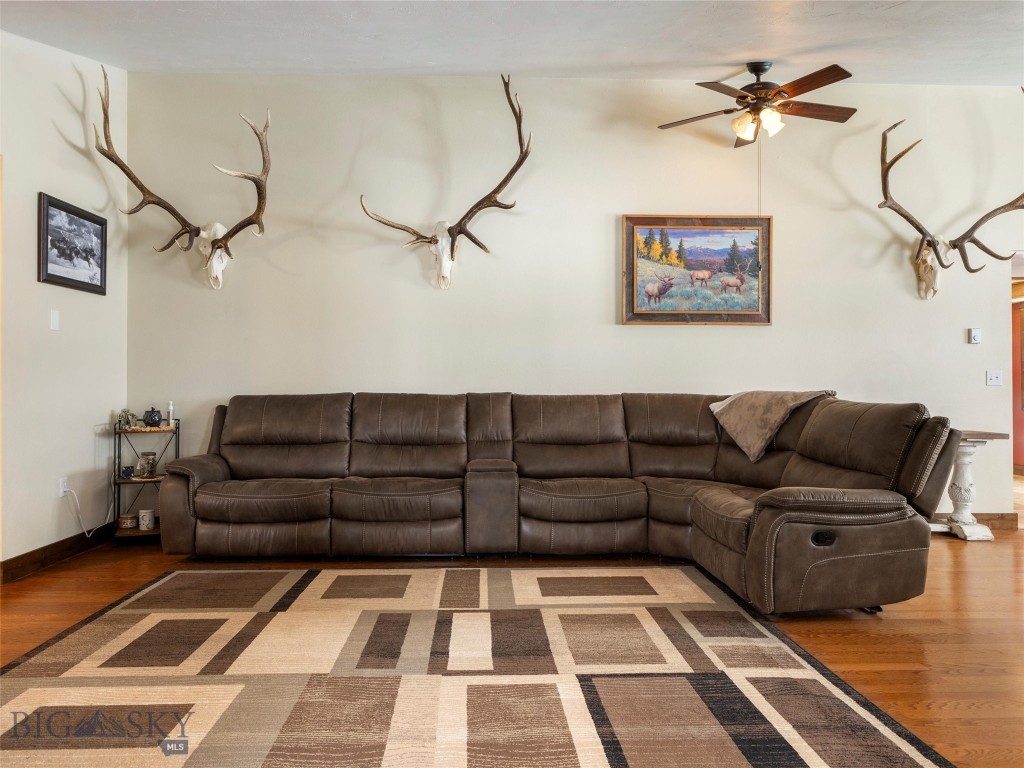 10 Fan Mountain Court Property Photo 6