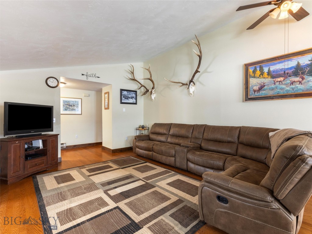 10 Fan Mountain Court Property Photo 7
