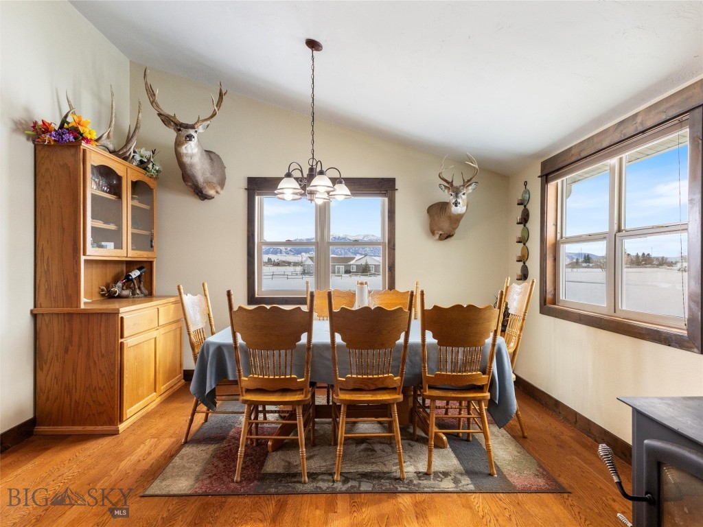 10 Fan Mountain Court Property Photo 14