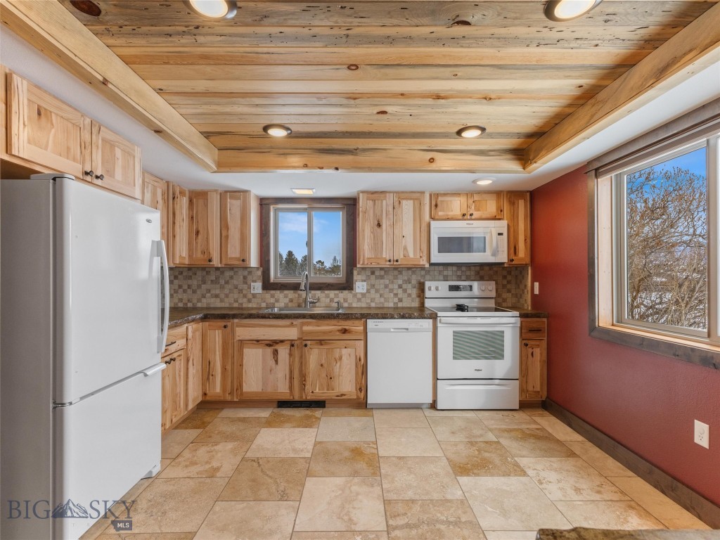 10 Fan Mountain Court Property Photo 15