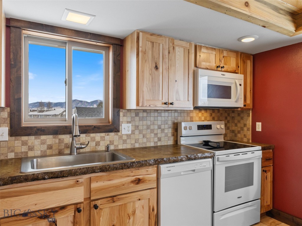 10 Fan Mountain Court Property Photo 17