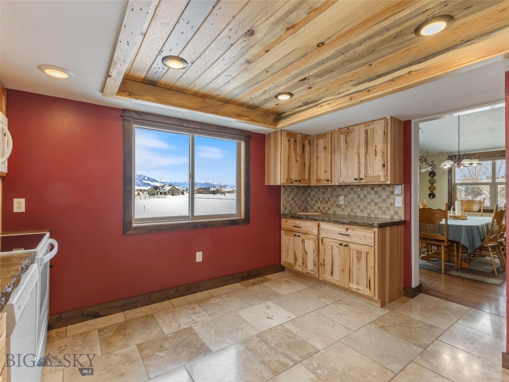 10 Fan Mountain Court Property Photo 19