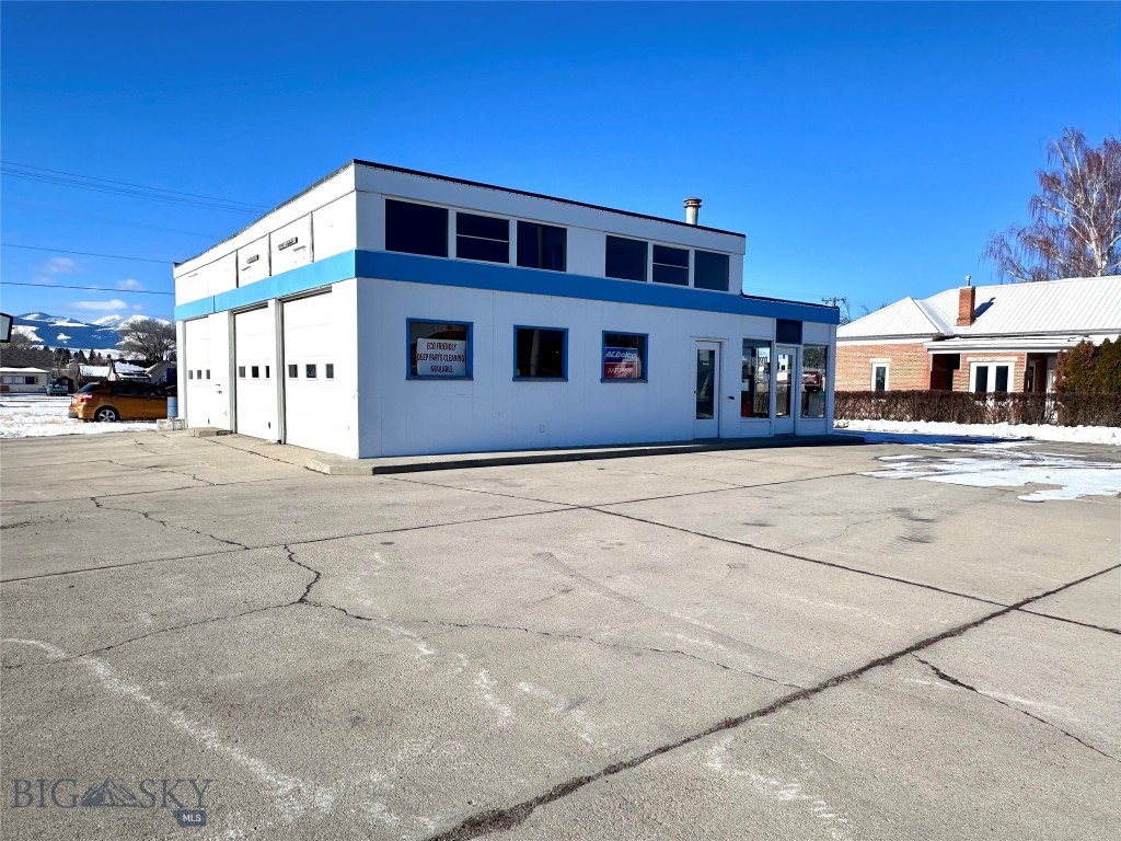 720 Main Street Property Photo 12