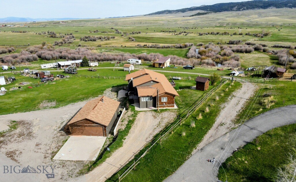 215 Badger Street Property Photo