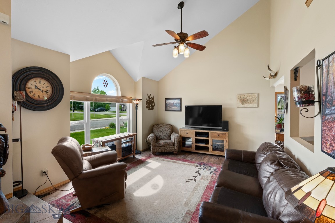 1373 N River Rock Drive Property Photo 4