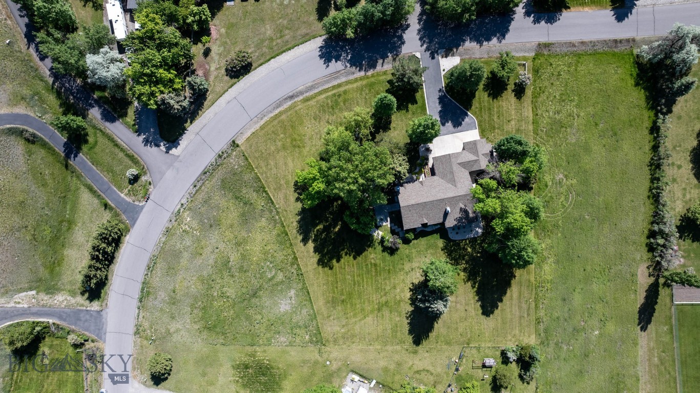 4901 Itana Circle Property Photo 4