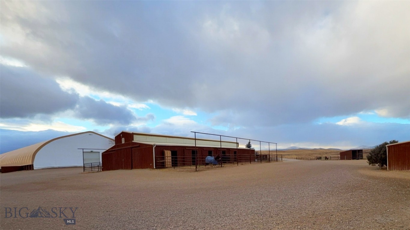 600 Blue Ribbon Lane Property Photo 4