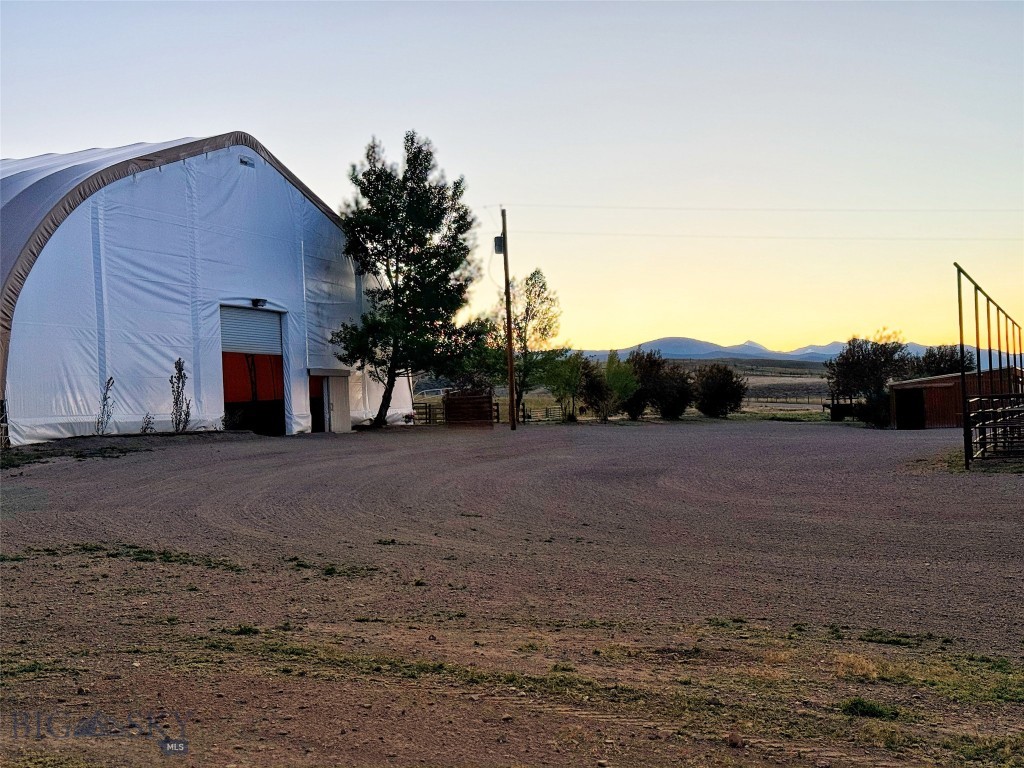 600 Blue Ribbon Lane Property Photo 6