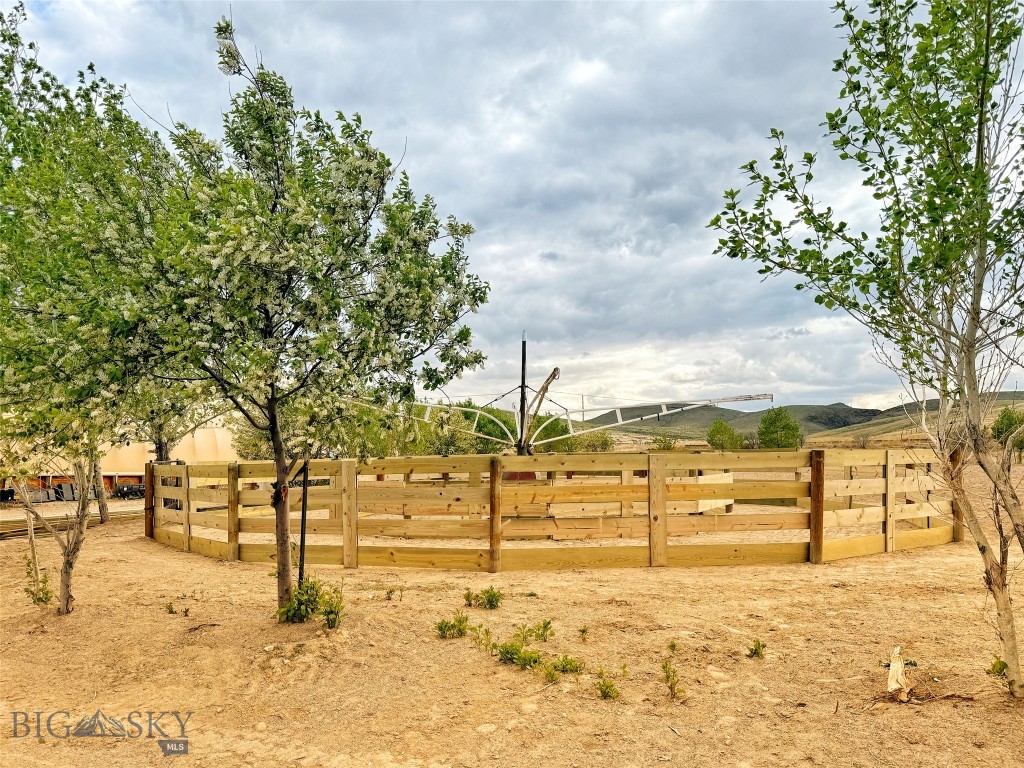 600 Blue Ribbon Lane Property Photo 16