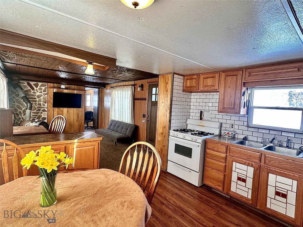 12193 Old Coach Road Property Photo 5