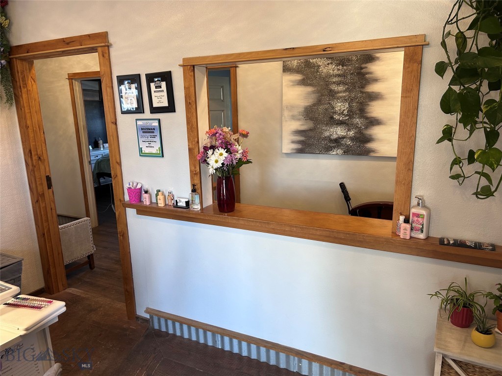 107 S Broadway Property Photo 4