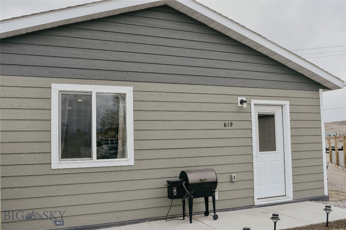 619 N Railroad Property Photo
