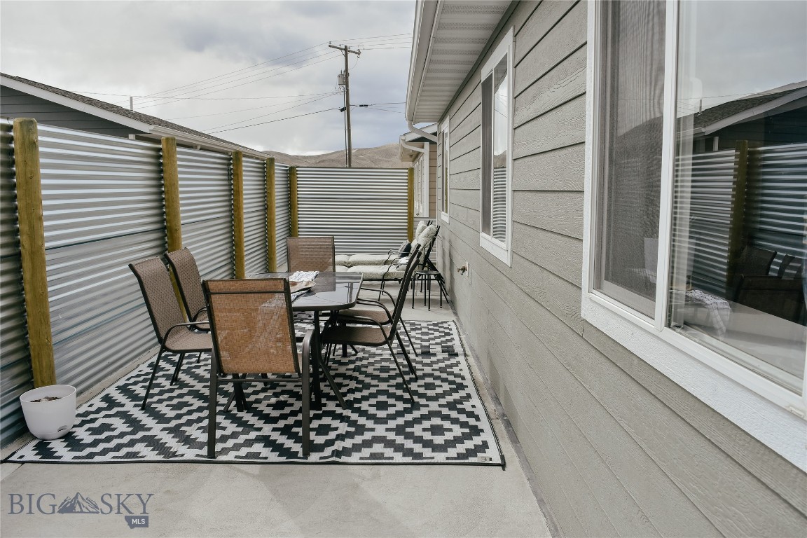 619 N Railroad Property Photo 6