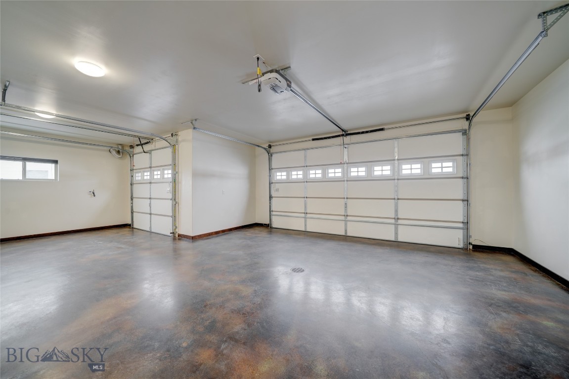 902 New York Drive Property Photo 6