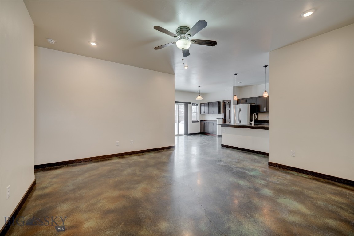 902 New York Drive Property Photo 10