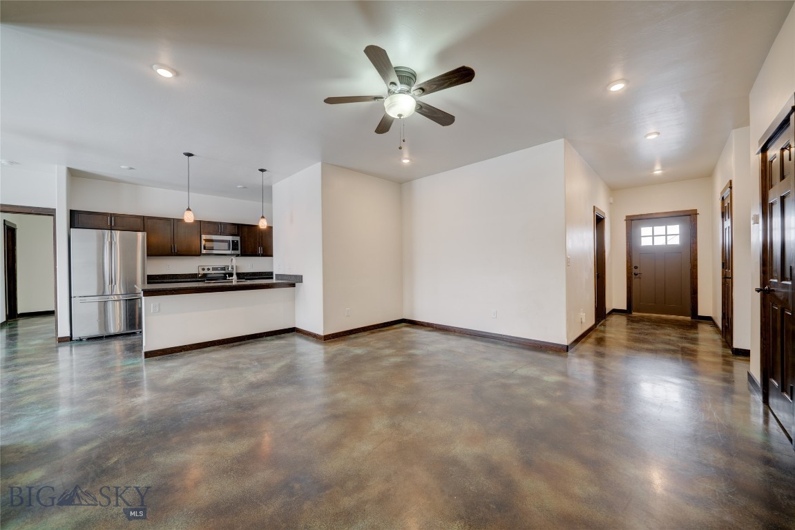 902 New York Drive Property Photo 11