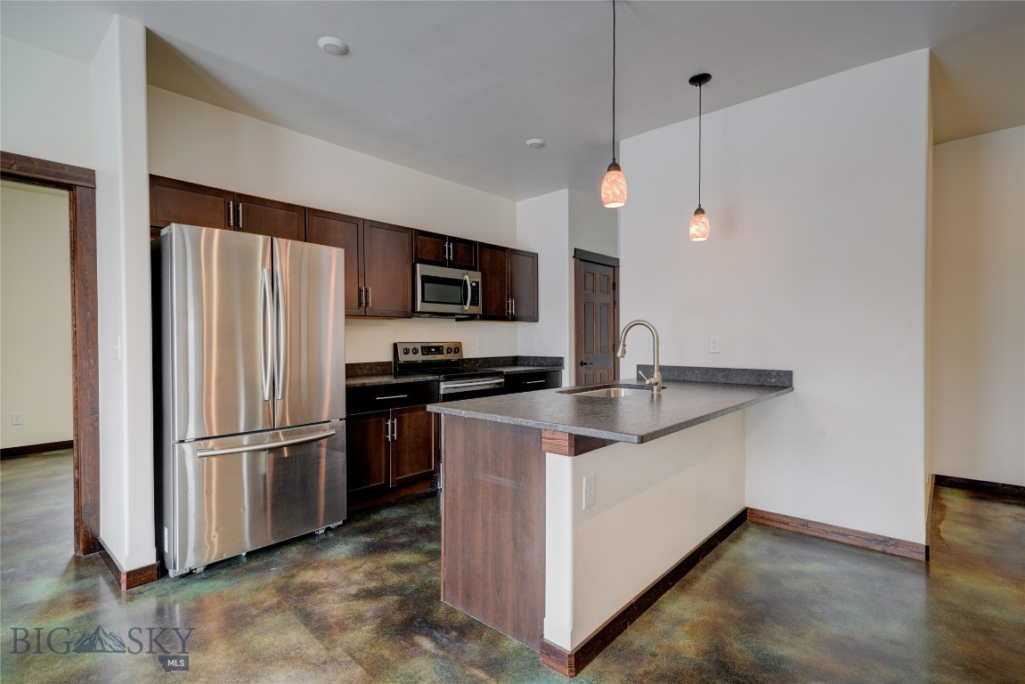 902 New York Drive Property Photo 14