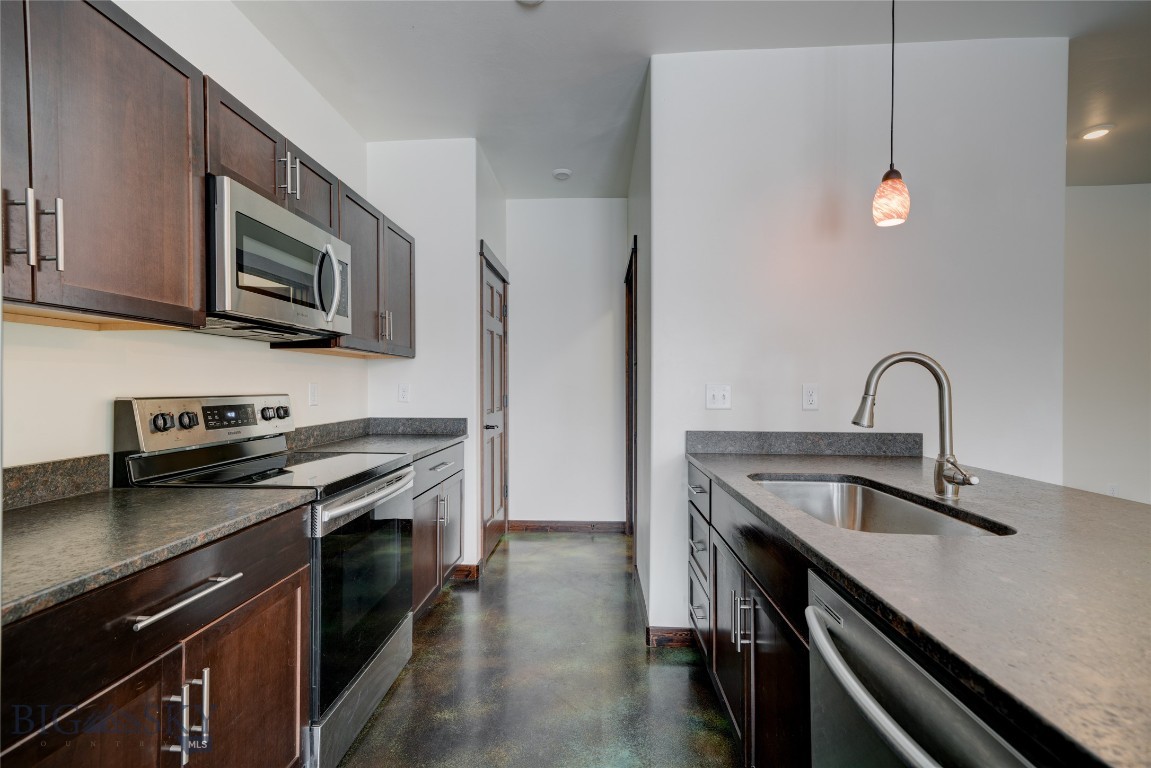 902 New York Drive Property Photo 16
