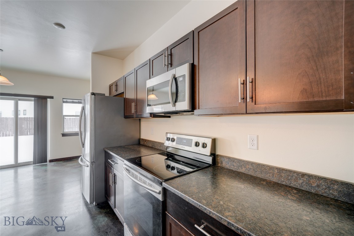 902 New York Drive Property Photo 18