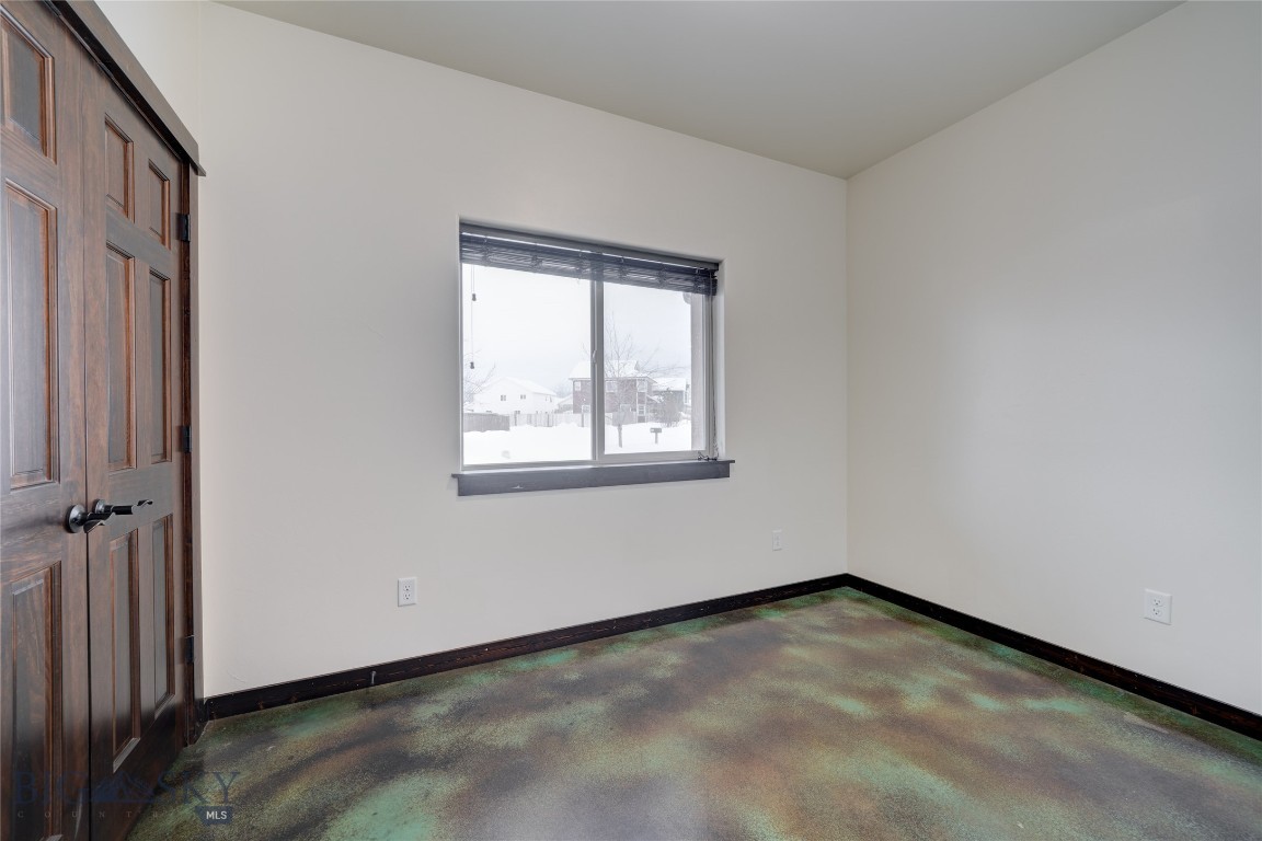 902 New York Drive Property Photo 21