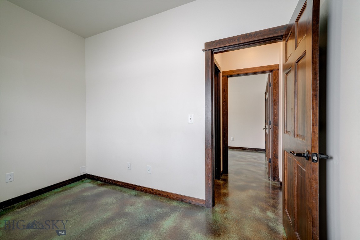 902 New York Drive Property Photo 22