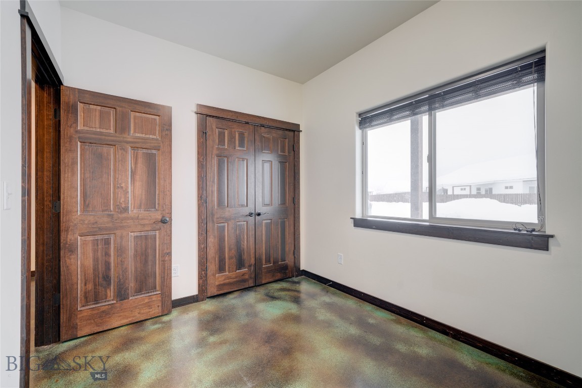 902 New York Drive Property Photo 23