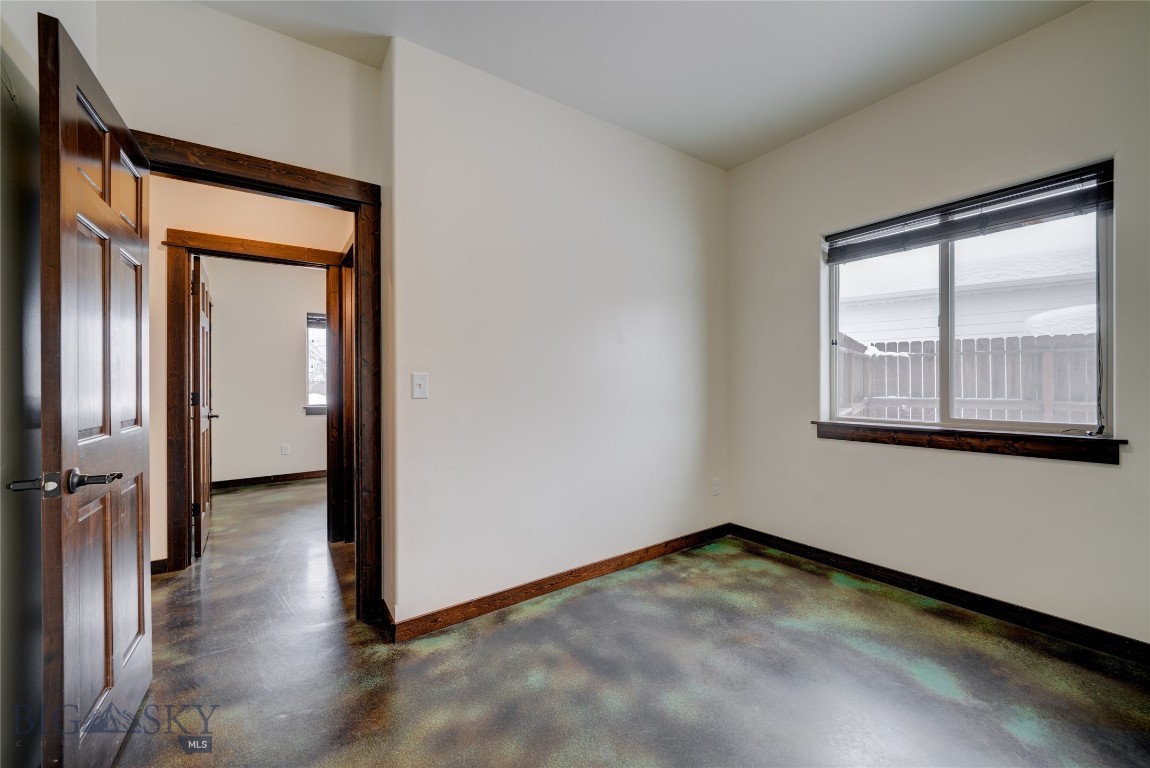 902 New York Drive Property Photo 26