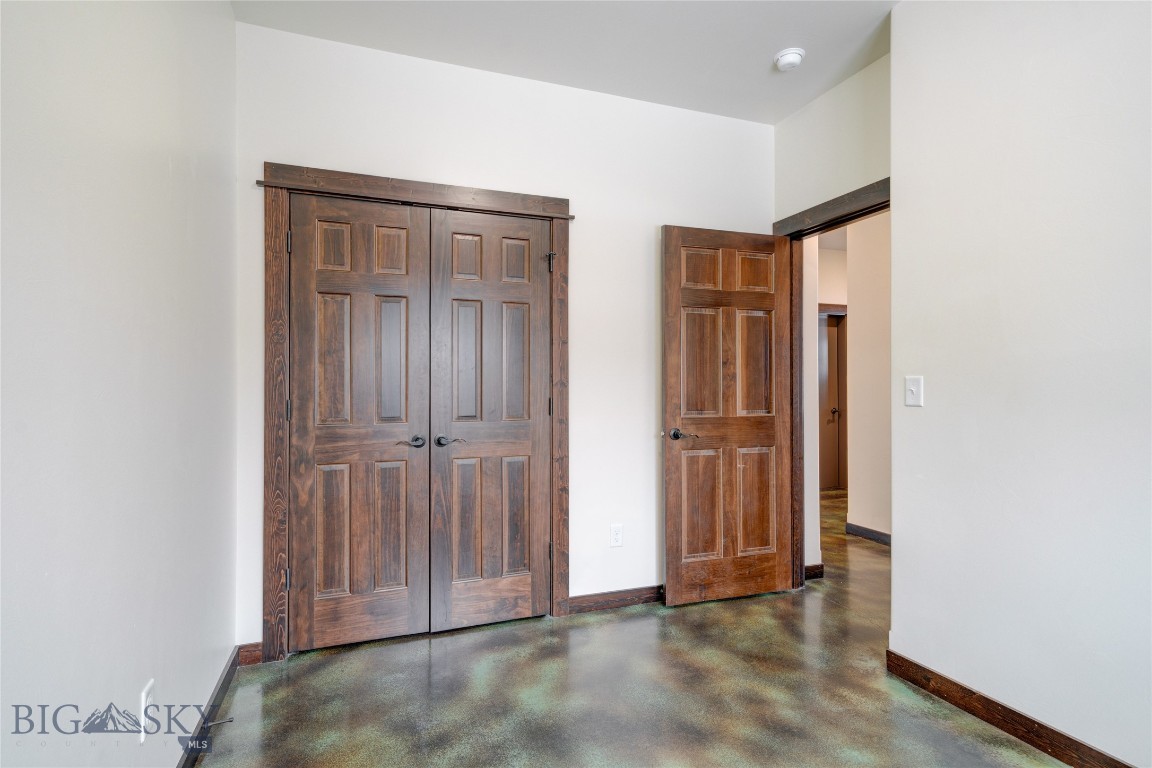 902 New York Drive Property Photo 27