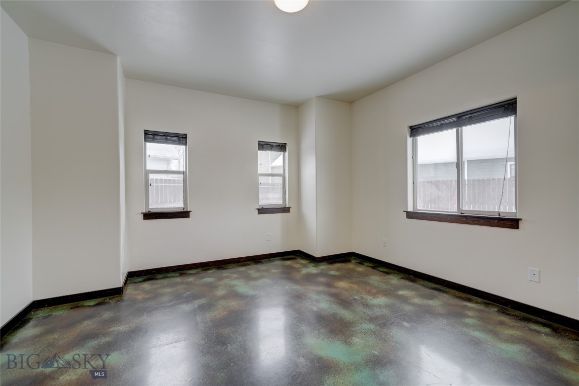 902 New York Drive Property Photo 31