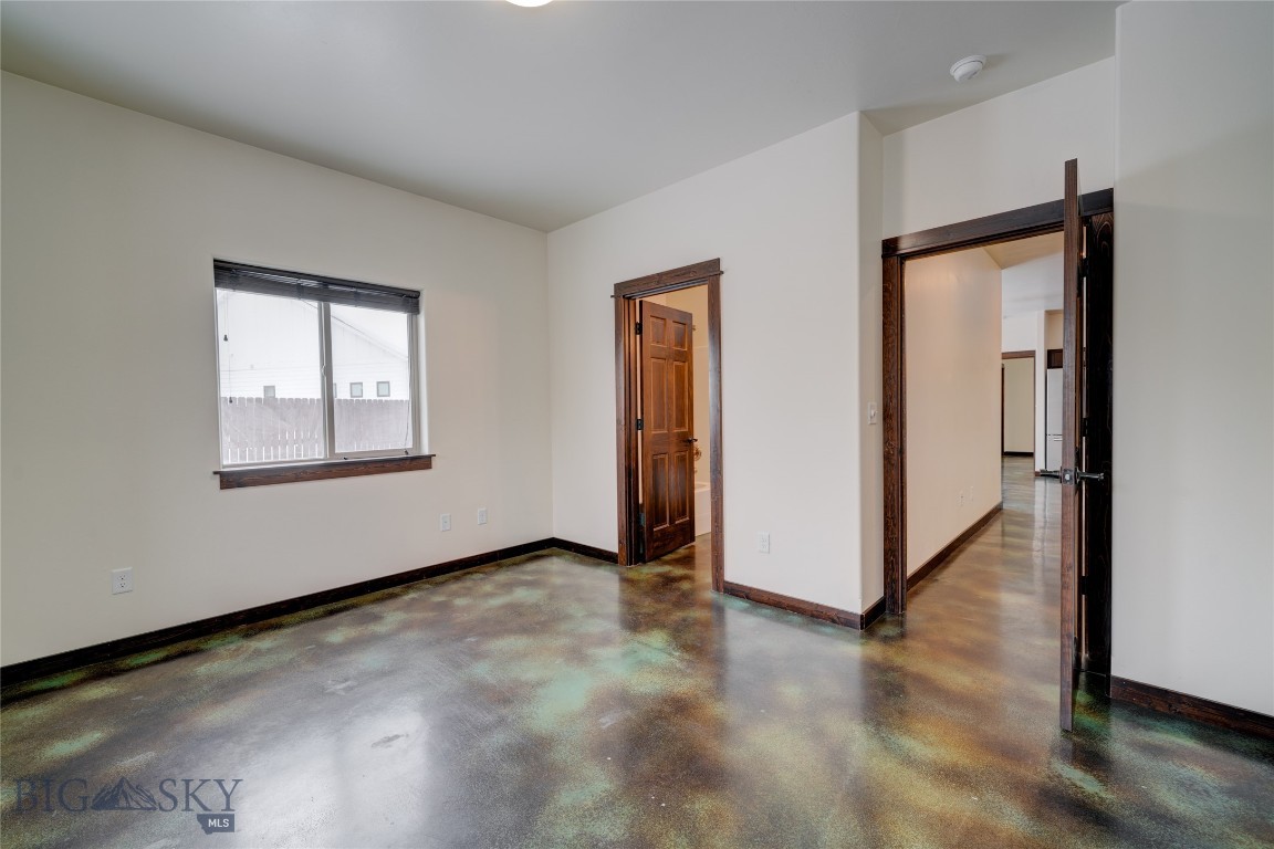 902 New York Drive Property Photo 32